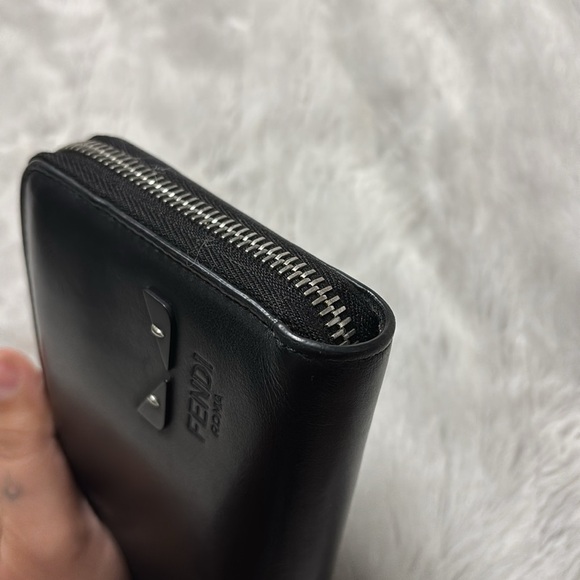 Fendi eyes zippy wallet - Picture 8 of 9